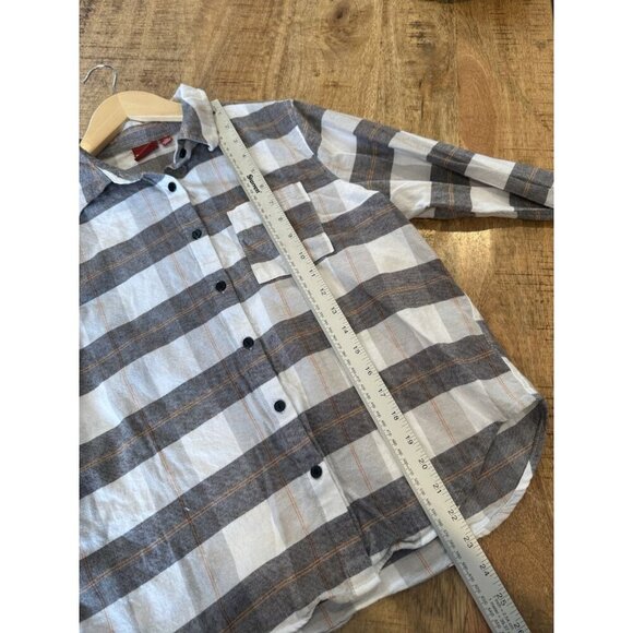 Peanut's Flannel, Size XS Snoopy, Charlie Brown, Woodstock, Linus, Lucy, & Sally - Picture 4 of 6